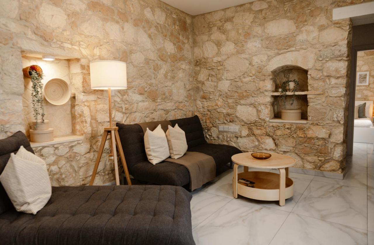 Phaedrus Living: Luxury Stone House Armou Ferienhaus *