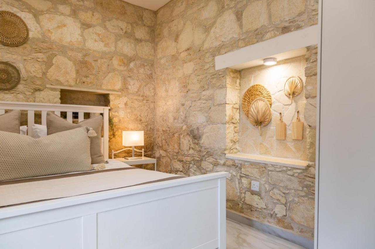 Phaedrus Living: Luxury Stone House Armou Ferienhaus