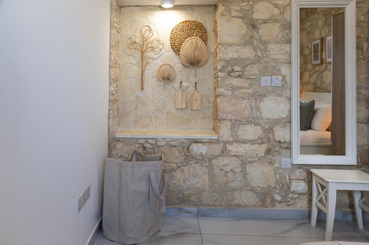 Phaedrus Living: Luxury Stone House Armou Holiday home *